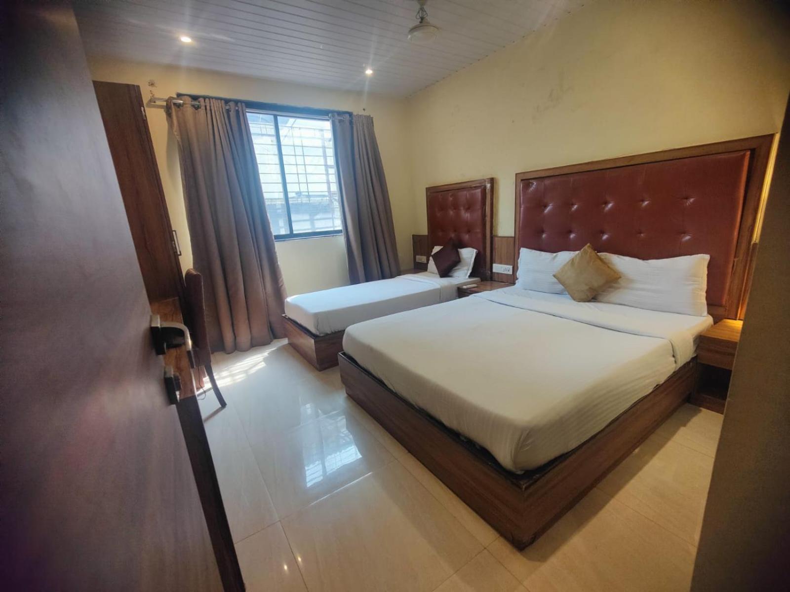 Aster Hotel Near Mumbai Airport Exteriör bild