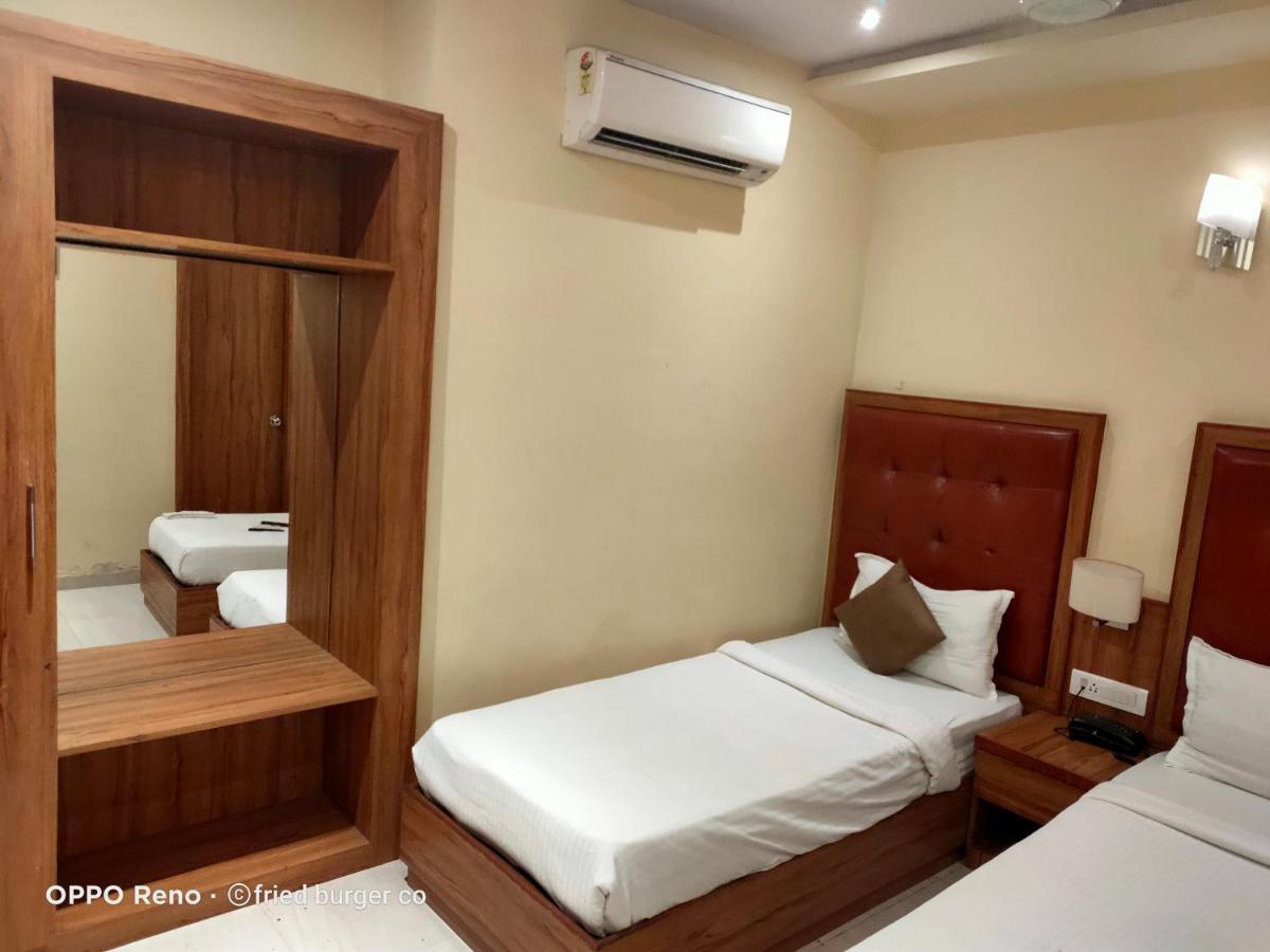 Aster Hotel Near Mumbai Airport Exteriör bild